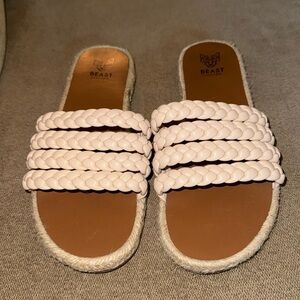 Women’s size 10 Neutral slides